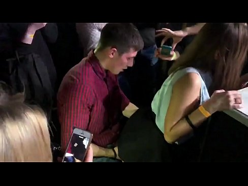 ❤️ ロシアのナイトクラブでリアルセックス。18歳のロシア人少女がナイトクラブで肛門と膣を犯される ️❌ ロシアポルノ ❌️